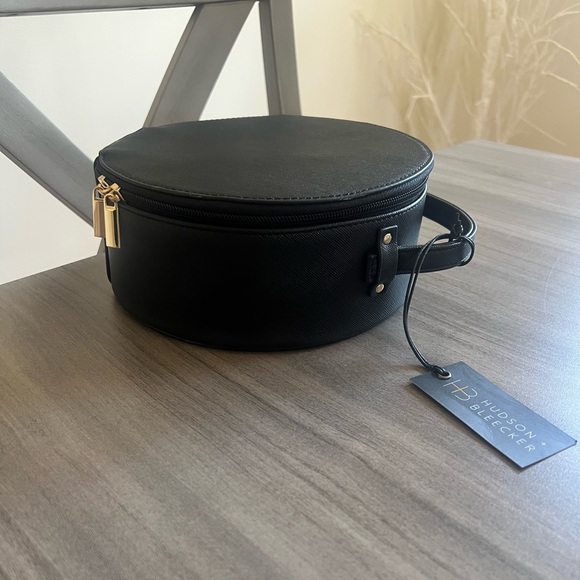 Black Travel Case - Picture 4 of 12